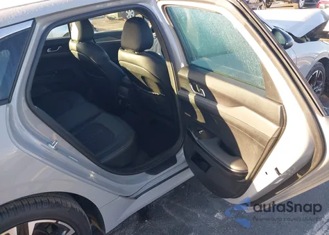 2023 Kia K5 Gt-Line z USA, uszkodzony, nr VIN 5XXG64J24PG207732